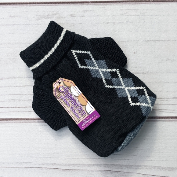 Steppin' Out Other - 🚨SALE🚨 $19 (MAKE OFFER) XXXS Black Argyle Sweater 🏆HP🏆